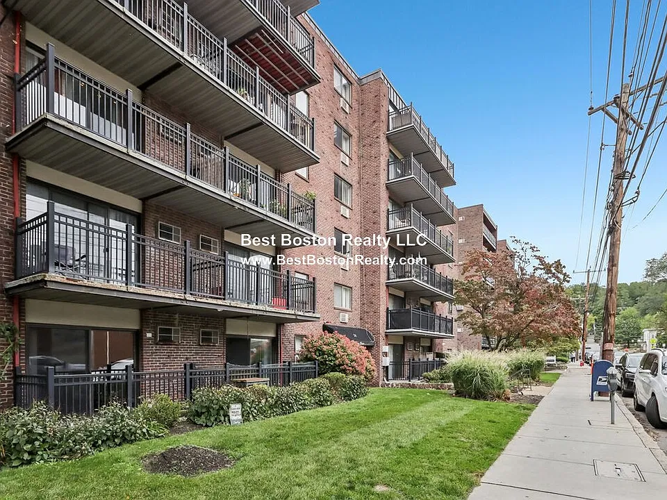 24 Whites Ave #14