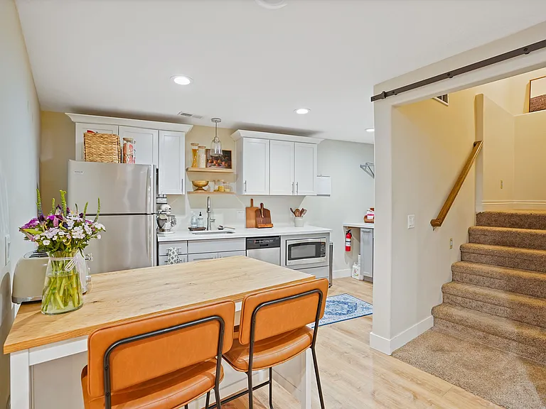 247 S 650 West Cir — Photo 4