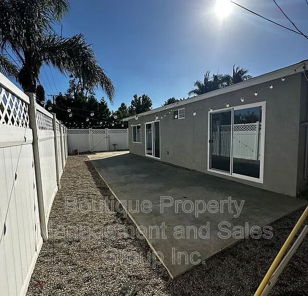 2285 Santa Ana Ave — Photo 16