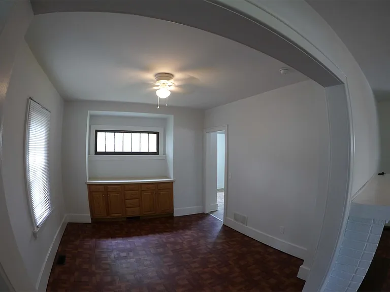915 Woodstock Ave — Photo 5