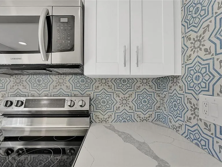 55 SW 3rd St — Photo 5