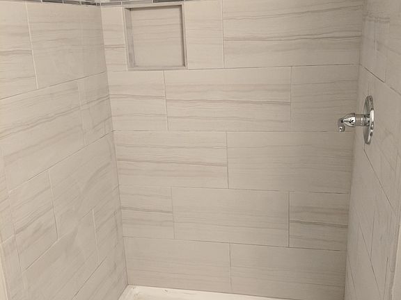 5th image of 841 Acadia Dr