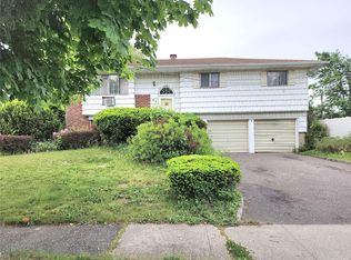 23 Headline Rd, Deer Park, NY 11729