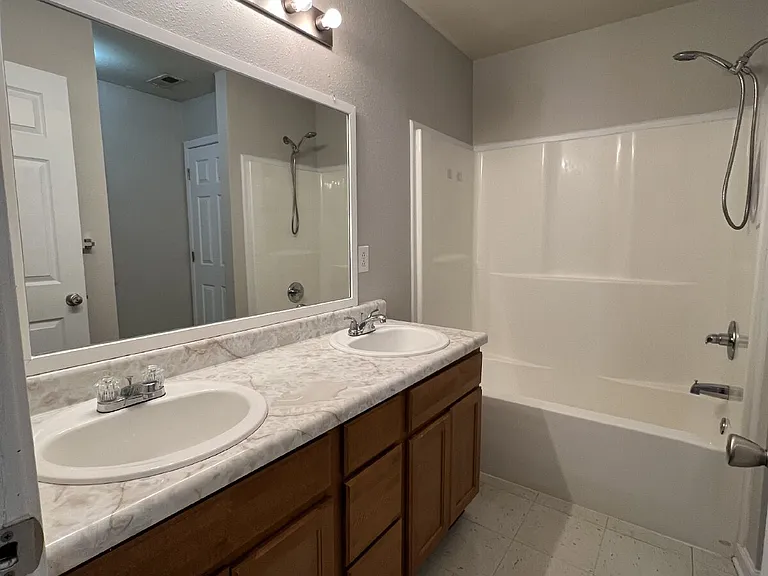 9101 Pembroke Oak Grove Rd #3E — Photo 16