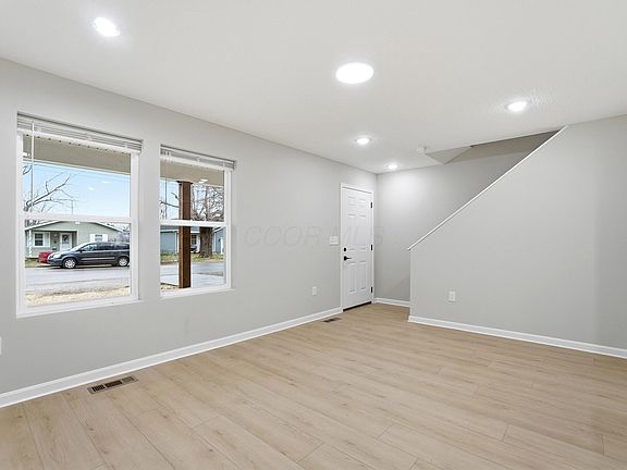 5th image of 817 John St