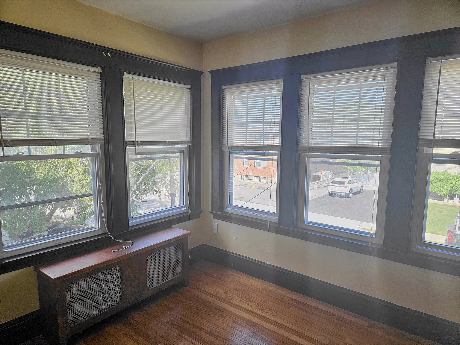2 bed, 900 sqft, $2,300 — Photo 4
