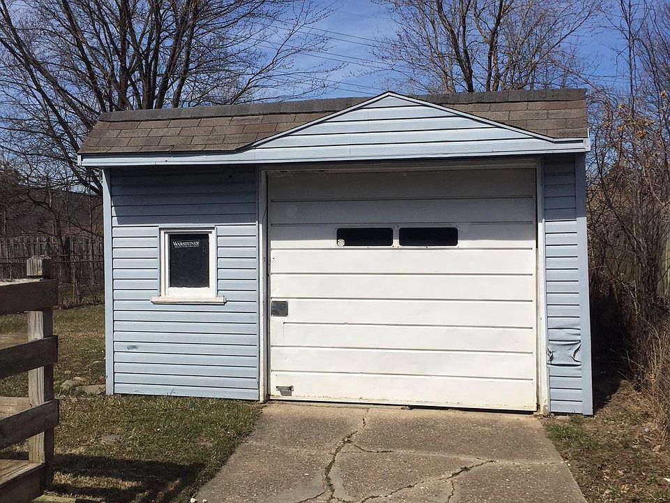 2nd image of 13504 Wainfleet Ave