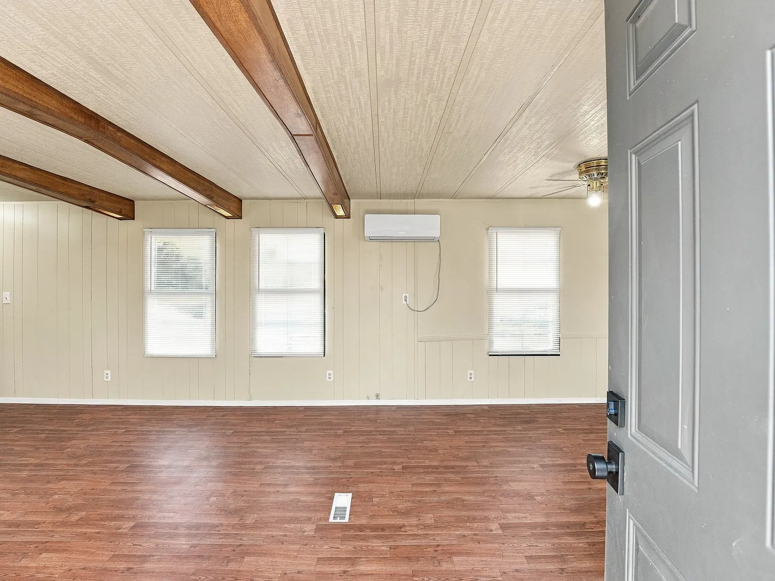 2 bed, $1,150 — Photo 4