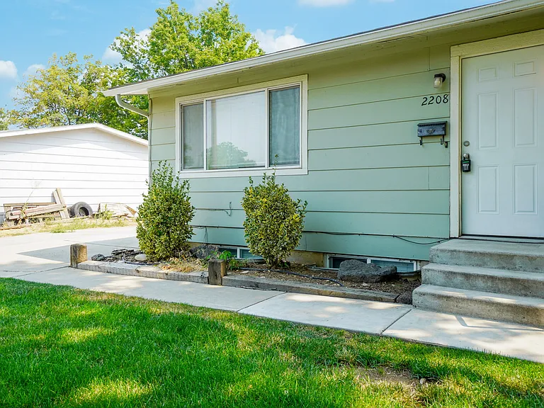 2208 S Owyhee St — Photo 1