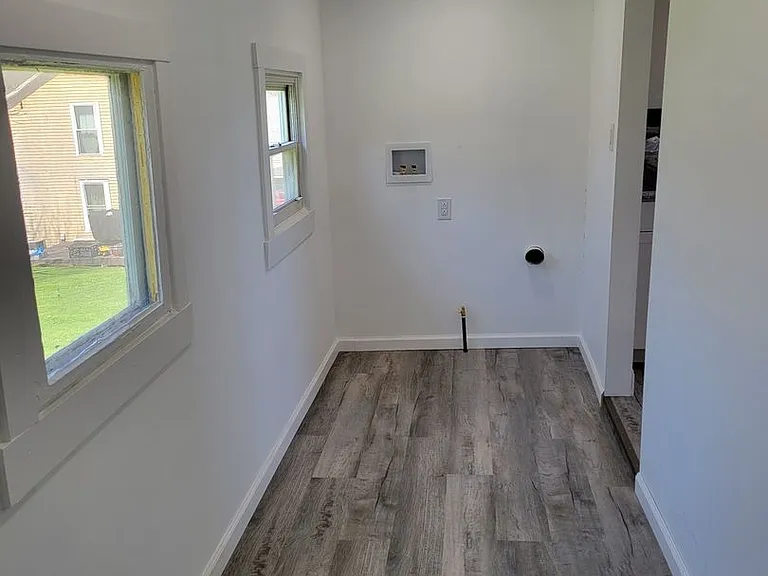 1366 Main St — Photo 7