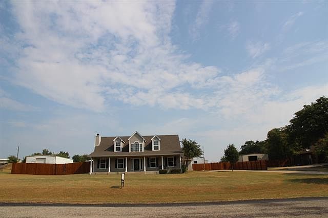 1st image of 520 Oak Hills Dr