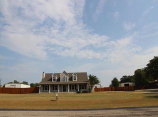 520 Oak Hills Dr, Newark, TX 76071