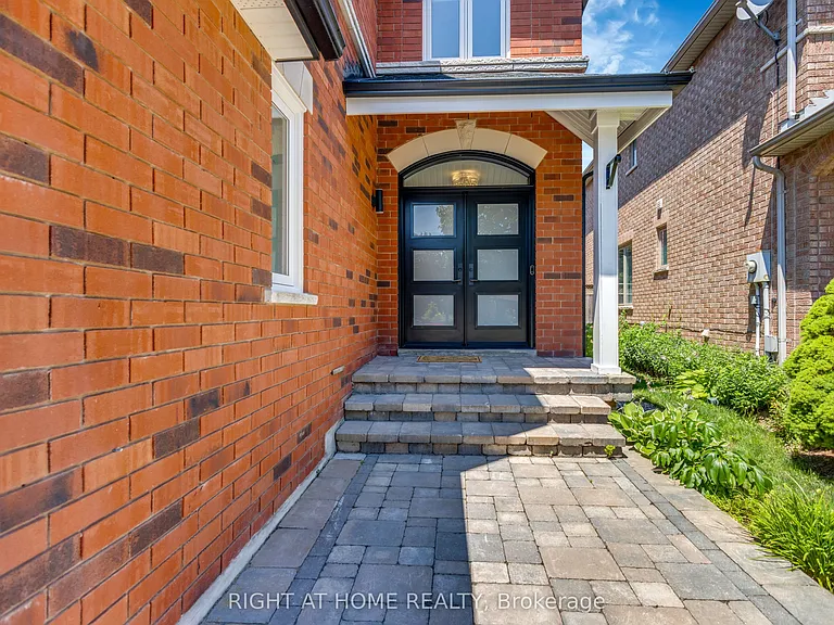 2029 Westmount Dr — Photo 5