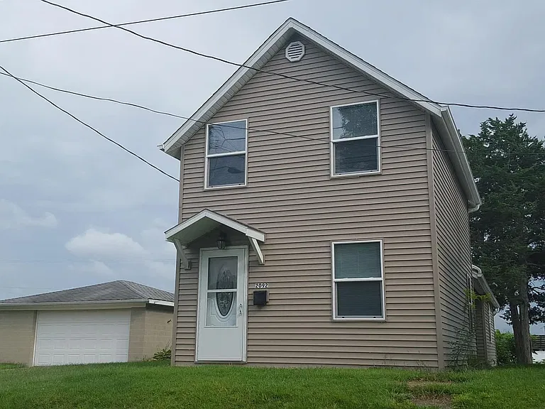 2092 Garfield Ave — Photo 8
