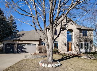 645 Evans Ct, Shoreview, MN 55126
