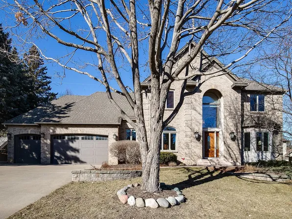 645 Evans Ct, Shoreview, MN 55126