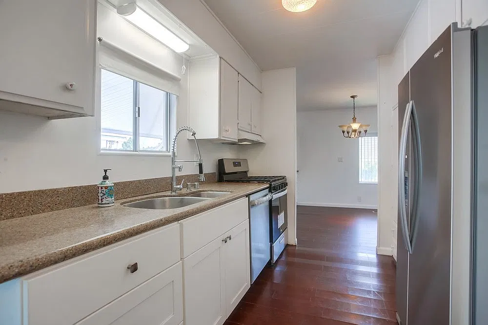 2 bed, 1592 sqft, $2,700 — Photo 2