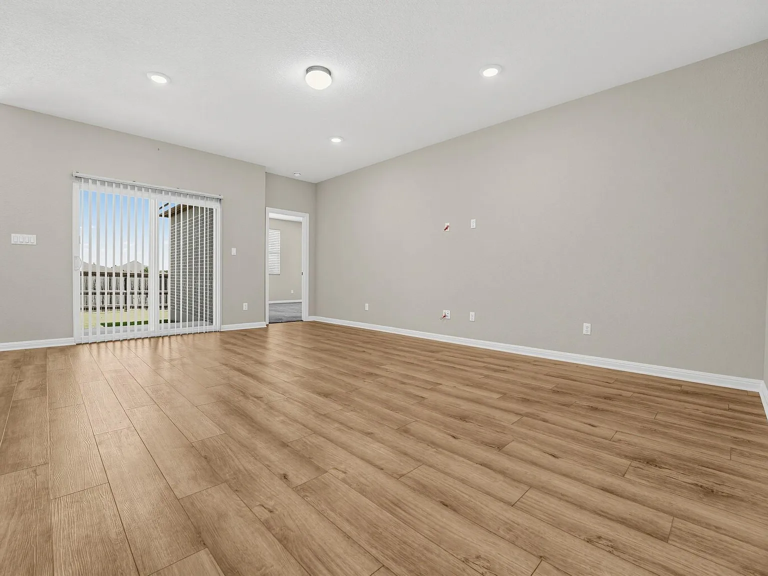 4 bed, 2.0 bath, 1831 sqft, $2,250 — Photo 2