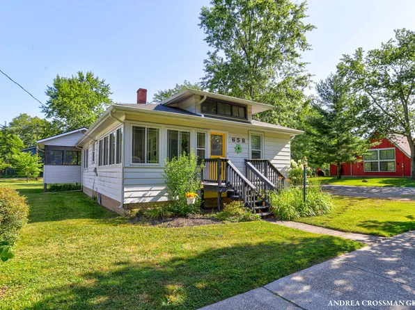 658 Allegan St, Saugatuck, MI 49453