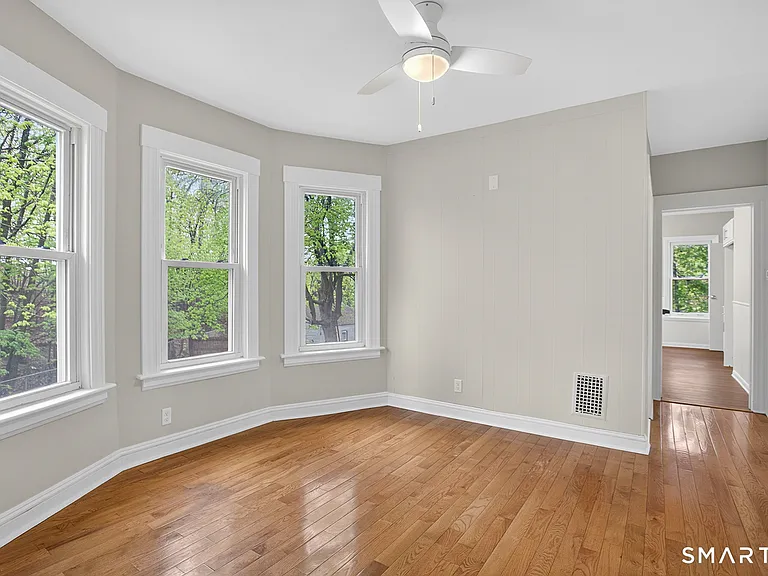 95 Parrott Ave — Photo 5