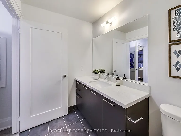30 Roehampton Ave #403 — Photo 21