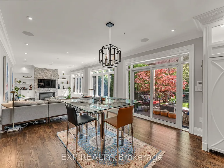 606 Lakeshore Rd W — Photo 14