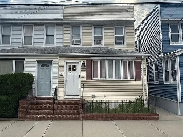 97-40 90th St, Ozone Park, NY 11416