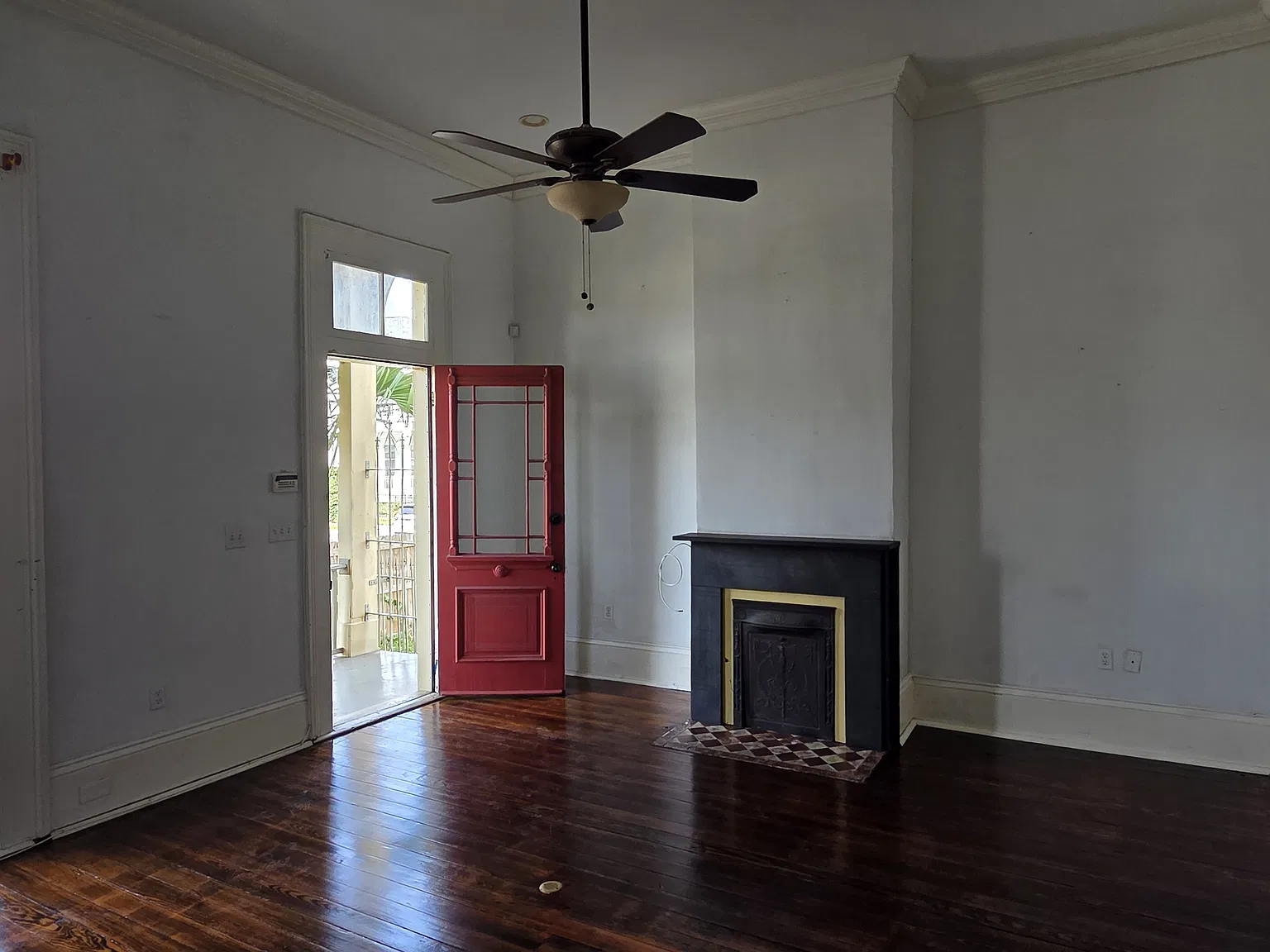 1604 Carondelet St — Photo 3