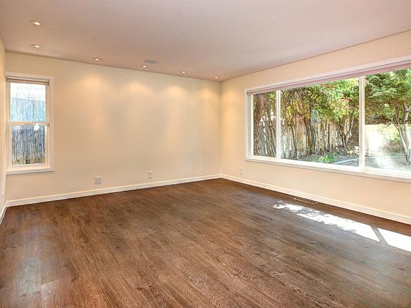 3rd image of 126 S Navarra Dr
