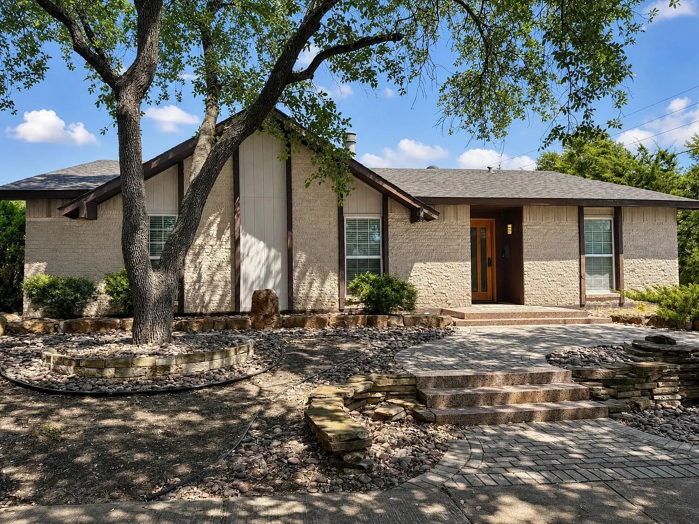 Your Private Dallas Oasis Pool, Putting Green & Resort-Style Living in Kingsley Meadows! — Photo 2