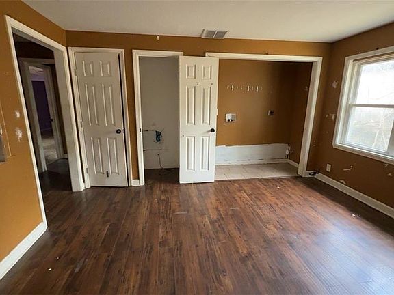 3rd image of 4367 Maple Dr