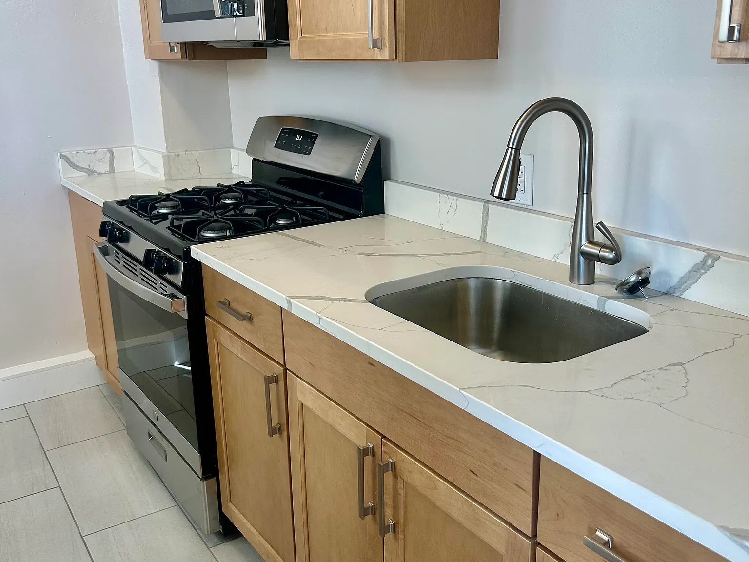 2 bed, 1000 sqft, $1,400 — Photo 3