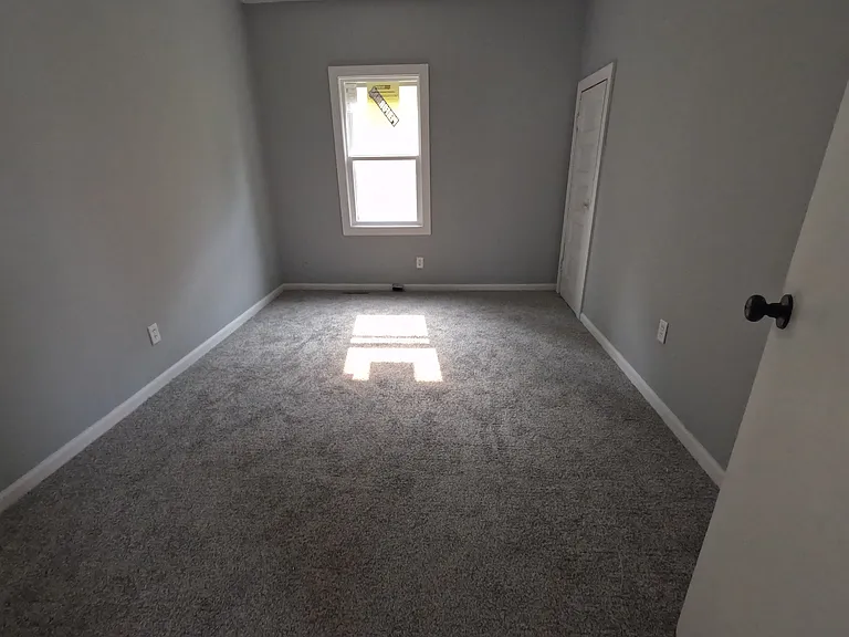 724 E Lawrence St — Photo 17