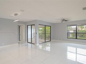 3745 Cocoplum Cir, Pompano Beach, FL