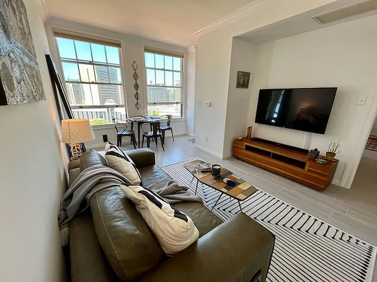 702 Ash St #500 — Photo 5
