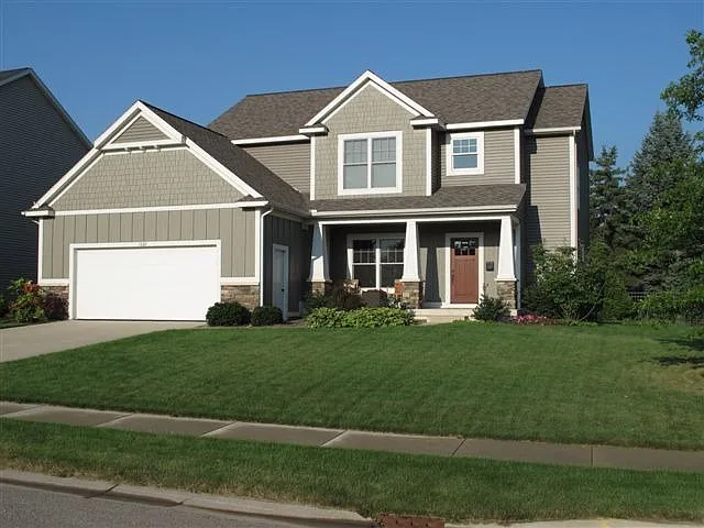 1609 Amberley Ct SE photo 1