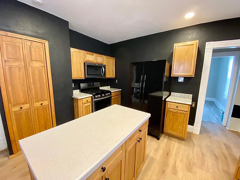 415 Brown Ave — Photo 3
