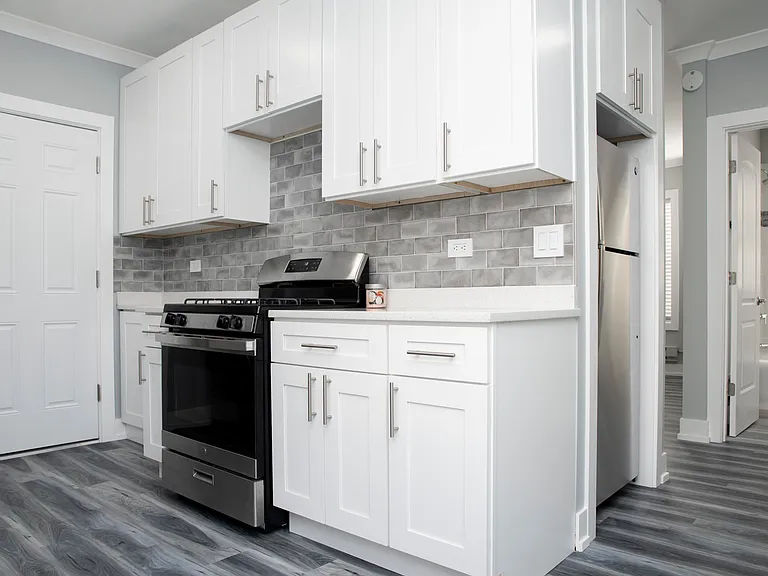 3821 N Greenview Ave #2W — Photo 2