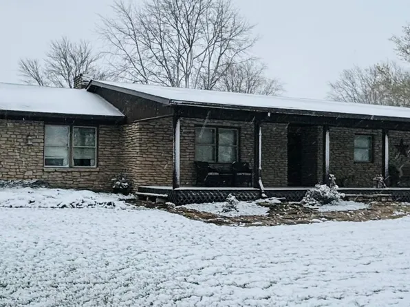 542 E Cameron Dr, Rushville, IN 46173