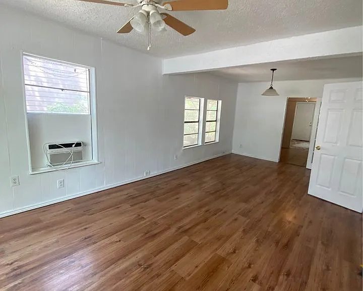 147 Grapeland Ave — Photo 2