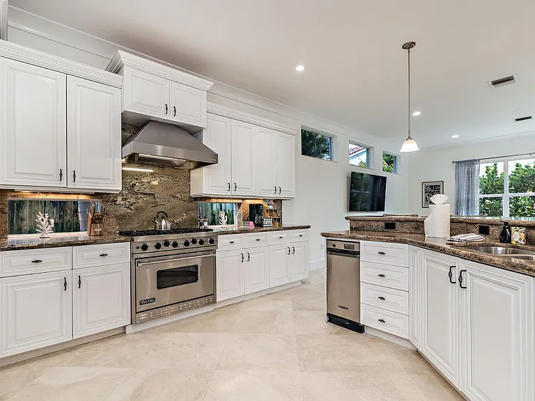 141 Gregory Pl — Photo 10