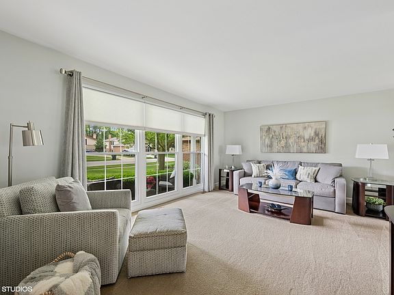 4th image of 2734 N Dryden Pl