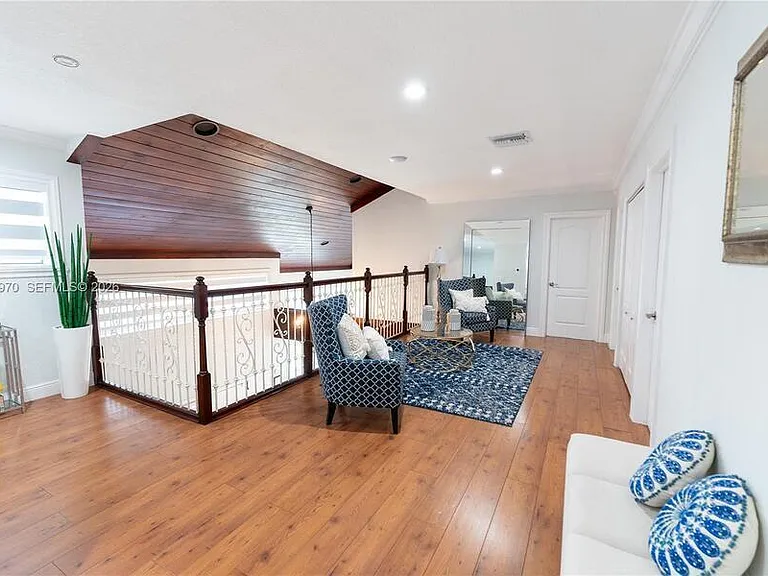 12040 SW 43rd St — Photo 42