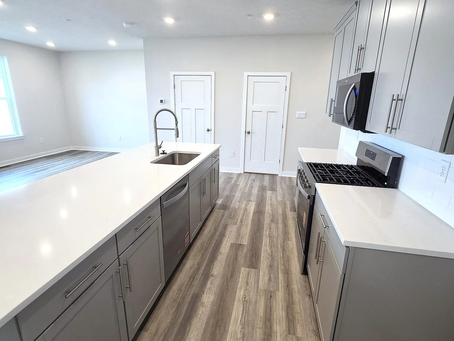 3 bed, 2.5 bath, 1901 sqft, $2,950 — Photo 4