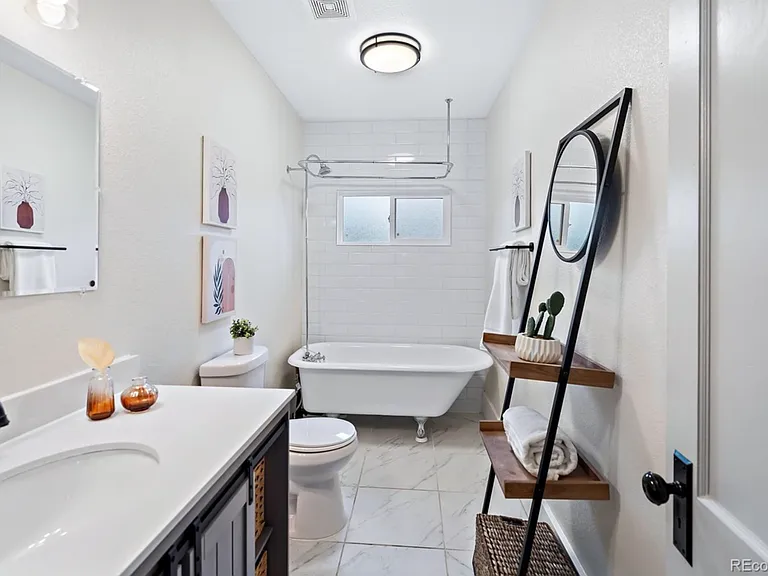 135 S Hooker St — Photo 14