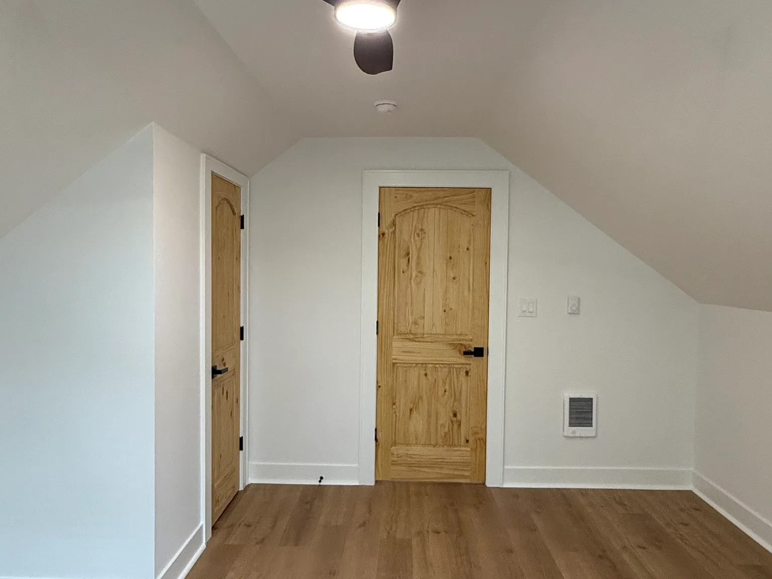 1 bed, 850 sqft, $1,050 — Photo 2