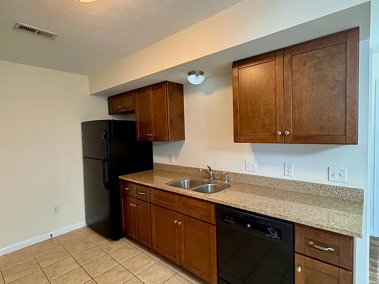 1029 Shenandoah St #105 — Photo 6