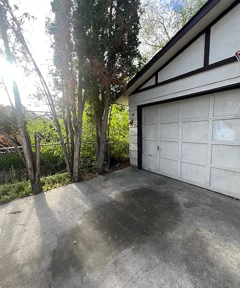 1896 N Allumbaugh St — Photo 34