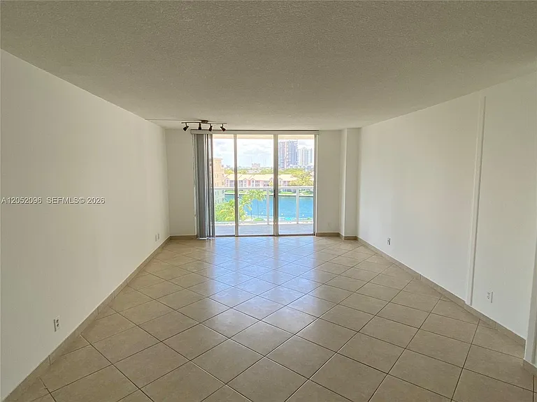 3800 S Ocean Dr #611 — Photo 2