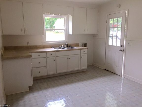 3rd image of 401 Berryman St